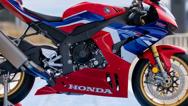 Honda CBR1000RR-R Fireblade SP z wysokoobrotowym rzędowym czterocylindrowym silnikiem