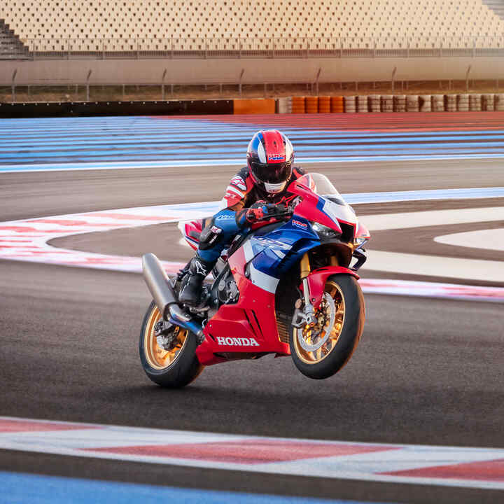 Honda CBR1000RR-R Fireblade SP z elektronicznie sterowanym zawieszeniem