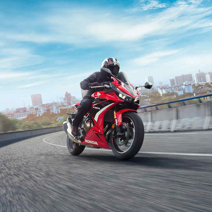 CBR500R – WYŚCIGOWE DNA