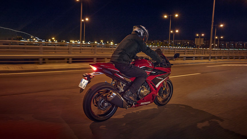 CBR500R – Nasz najmniejszy motocykl klasy Super Sport