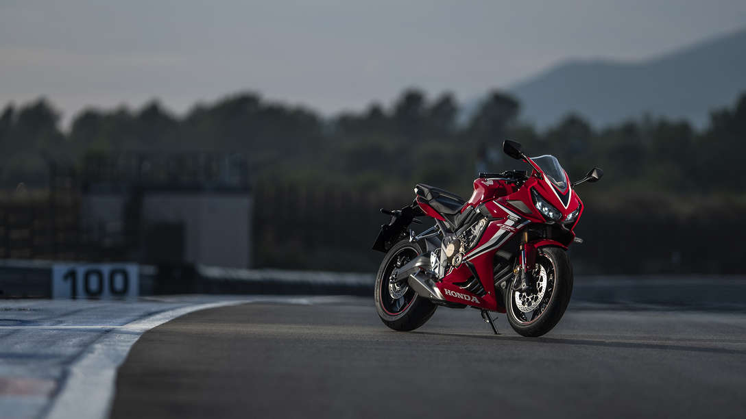 CBR650R, ujęcie z toru wyścigowego