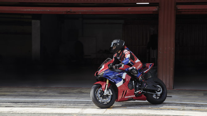 Honda CBR1000RR-R Fireblade SP na torze.