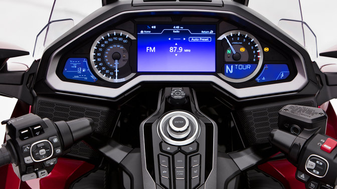 Honda Gold Wing - zbliżenie przedstawiające zestaw wskaźników.