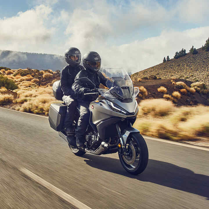 Honda NT1100 na otwartej drodze