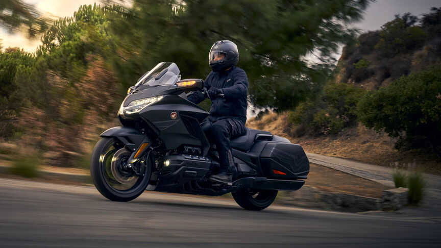 Honda GL1800 Gold Wing - widok z boku