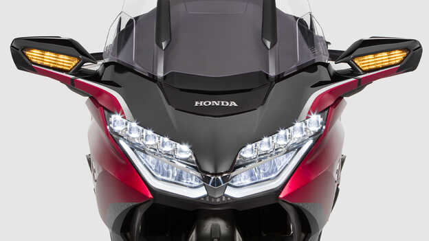 Honda Gold Wing Tour, pełne oświetlenie LED (w tym przeciwmgielne)