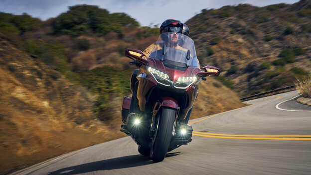 Honda GL1800 Gold Wing Tour, pełne oświetlenie LED ze światłami przeciwmgielnymi LED
