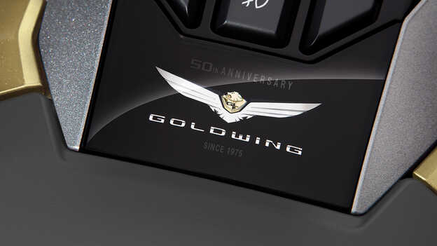 Honda GL1800 Gold Wing Tour wyposażona w poduszkę powietrzną