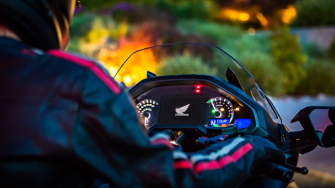Honda Gold Wing - zbliżenie przedstawiające zestaw wskaźników.