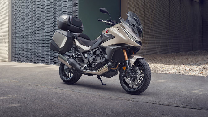 Widok z góry na Hondę NT1100.