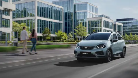 Honda SENSING w modelu Jazz Hybrid z bliska.